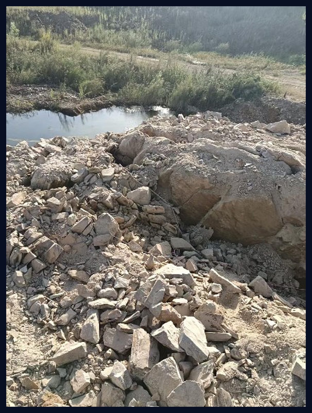 矿山CO2致裂作业后岩石开裂效果实拍